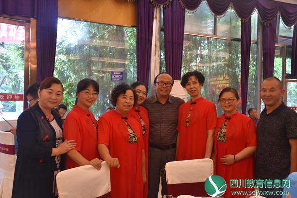 阿坝州离退休教职工共庆新中国成立70周年暨第35个教师节