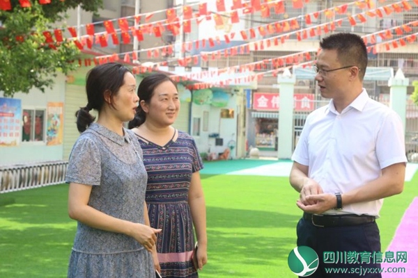 永兴镇党委领导对永兴镇幼儿园教师进行节日慰问