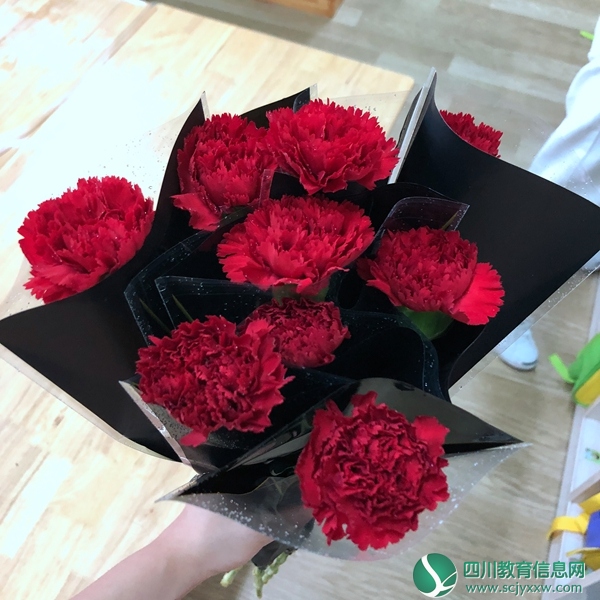 物流港瑰宝明珠幼儿园开展教师节活动