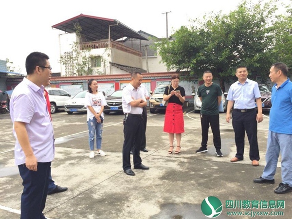 区教体局教育股股长蒋松柏一行莅临唐家中学检查2019年秋季开学工作
