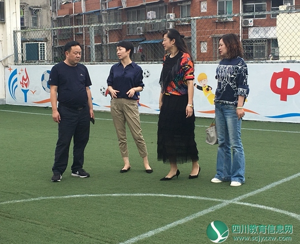 局领导与六所公立园园长 到东方红幼儿园参观指导工作