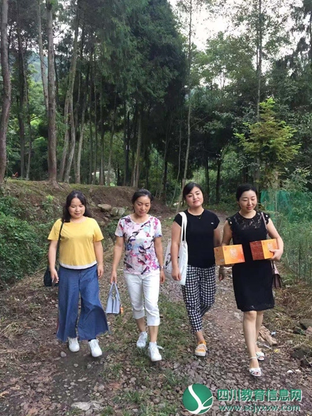 平昌县实验小学中秋慰问送真情浓浓关怀暖人心