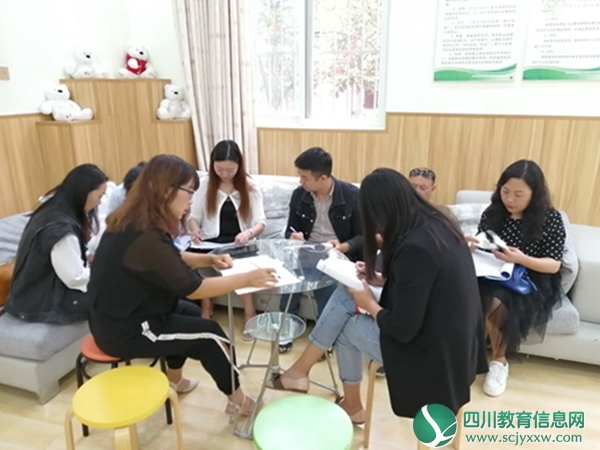 汶川中学高中政治教研组开展学习《关于深化新时代学校思想政治理论课改革创新的若干意见》