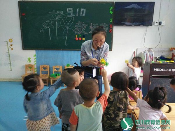 琼江路幼儿园开展“老师，您好”主题教育  活动