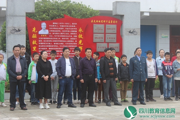 巴州区光辉小学开展反恐防暴安全演练