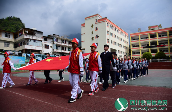 三江小学校开展“不忘教书初心·牢记育人使命 —颂祖国70华诞”庆祝活动