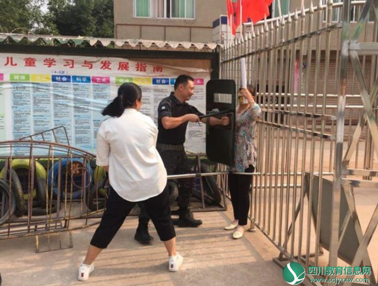 遂宁市高新区聚贤幼儿园聚贤幼儿园开展反恐防暴演练活动