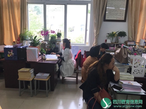 汶川中学初三年级召开师德师风整肃大会