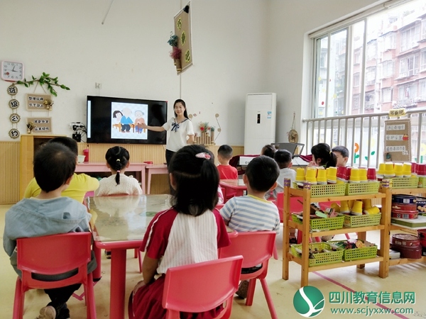 东方红幼儿园开展 “九九重阳节，浓浓敬老情”主题教育活动
