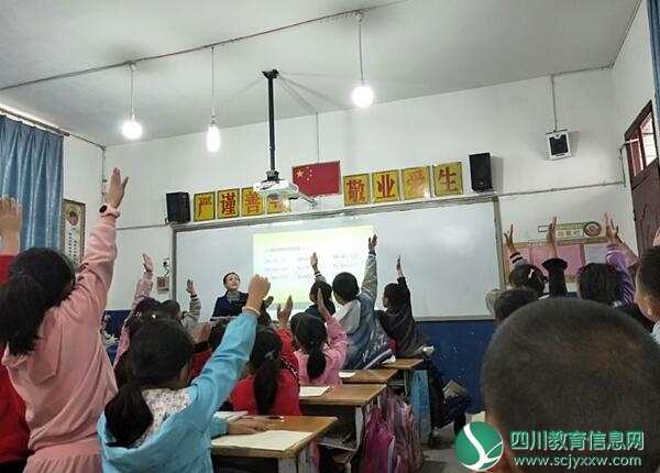 平昌县笔山小学扎实开展数学课堂展评活动