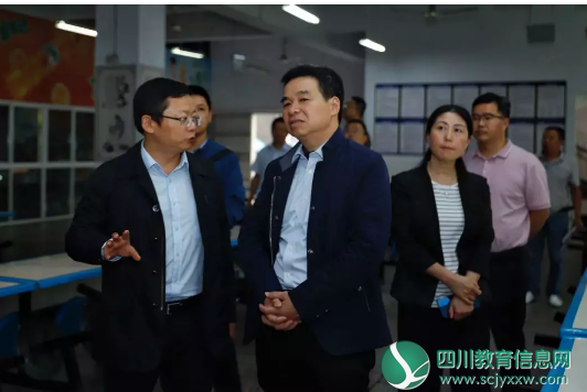 副市长袁冰莅临遂宁中学视察工作