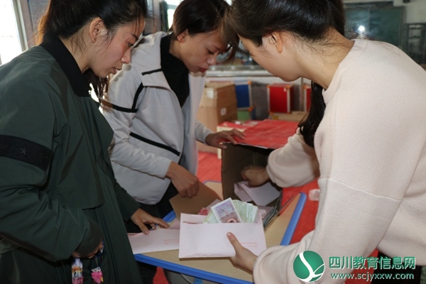 油房街小学组织全校师生开展“爱心捐款”活动
