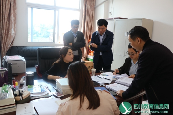 开江县委宣传部副部长梁棹历一行专项调研甘棠初中意识形态工作