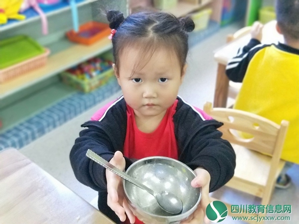 江油市人民街幼儿园 开展爱粮日活动