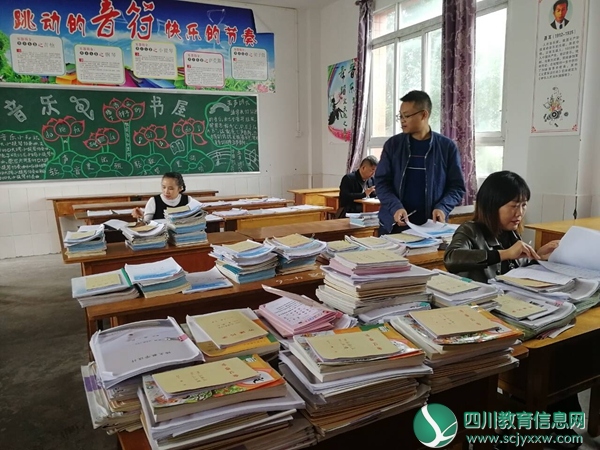  翠屏区孔滩中心校开展10月教学常规大检查