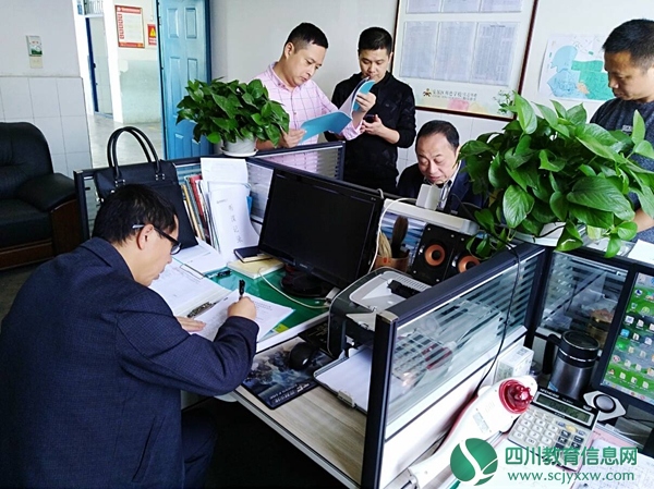 蓬溪教育局安全股成员深入安居明德学校进行安全交叉检查
