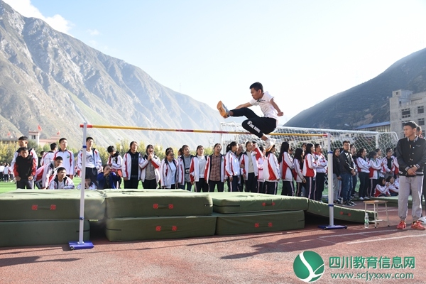 汶川中学举办2019年第四十二届田径运动会
