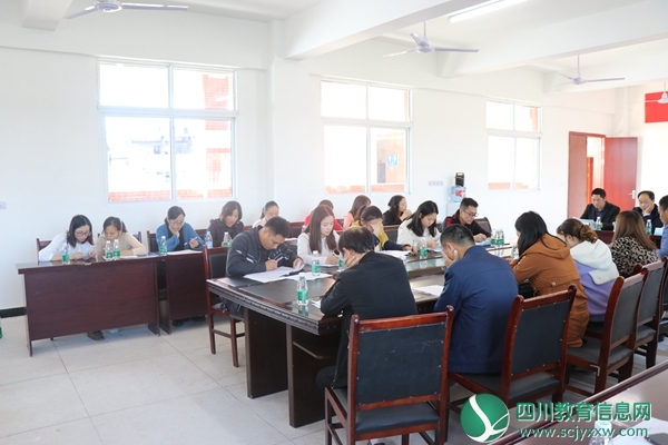 甘棠初级中学召开七年级教师会议