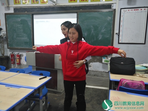 油房街小学开展安全健康知识专题培训活动