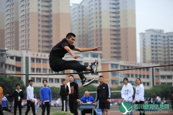 跳高精彩瞬间一.jpg