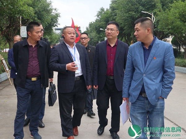 听谭校讲解.jpg