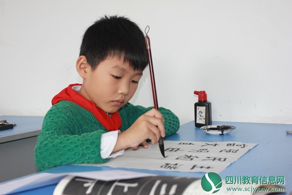 翠屏区孔滩小学校开展爱国主题教育