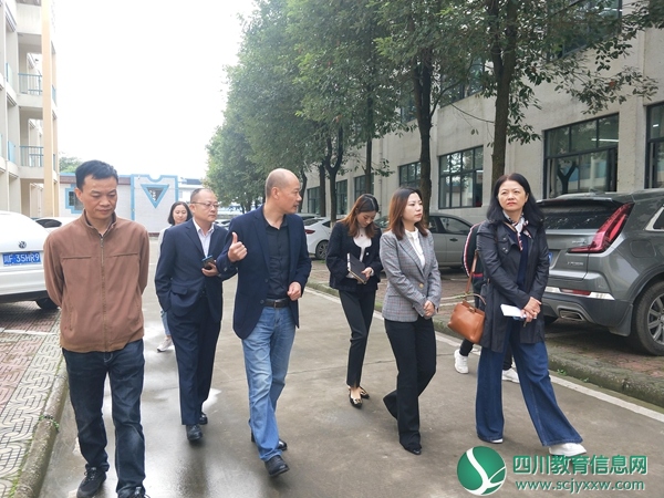 绵竹市富新学校接受“健康学校”创建复查