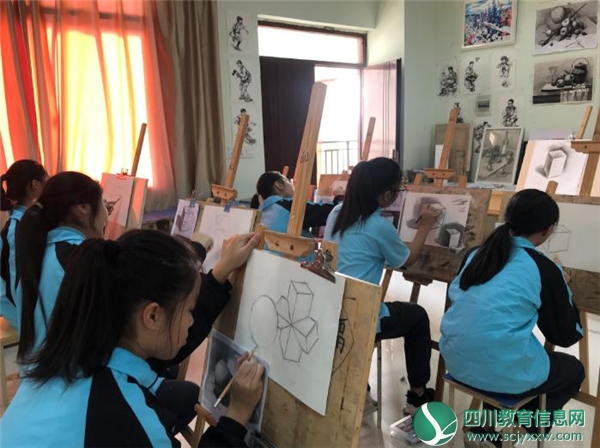广安友谊中学实验学校课外兴趣小组活动丰富多彩