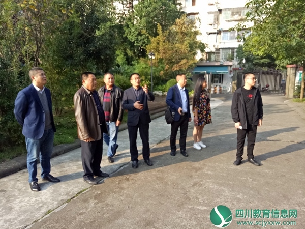 船山中学组学员走入龙泉驿第七中学.jpg