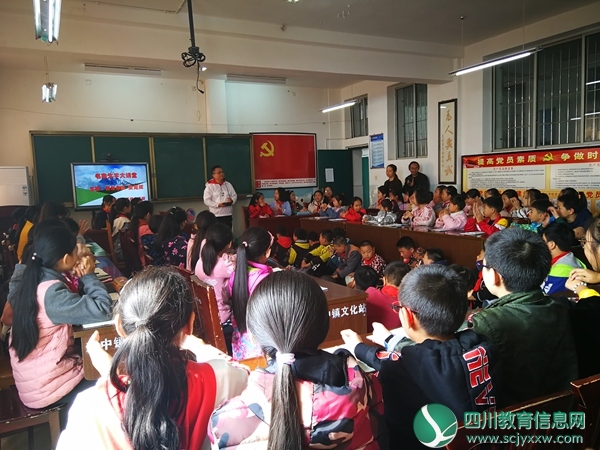 旌阳区新中学校：名师讲堂进校园 共筑学子写作梦
