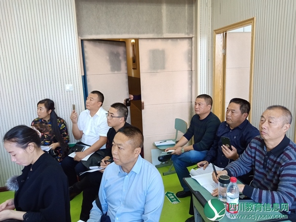 船山中学组学员深入课堂学习IMG20191029140642.jpg