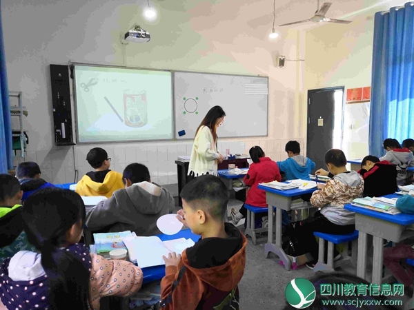 碑垭小学举行示范课活动