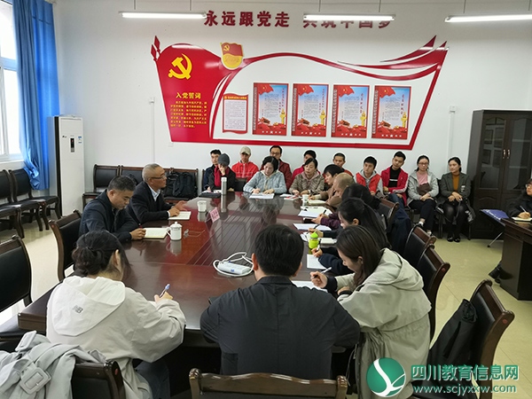 内江师范学院党委书记张志远深入范长江新闻学院调研