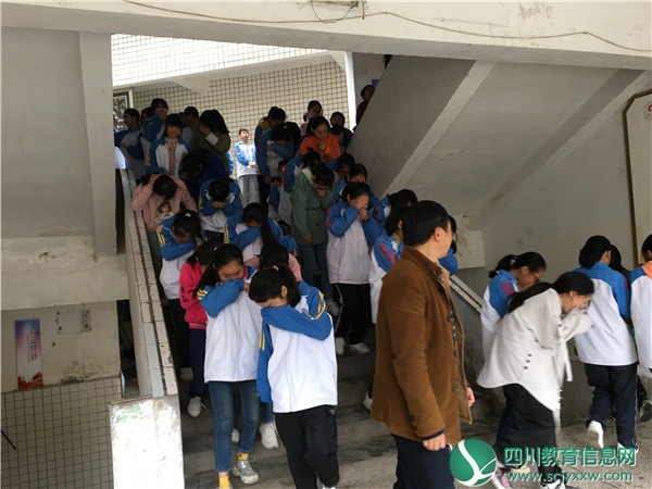 广安邻水县观音镇中举行消防应急演练