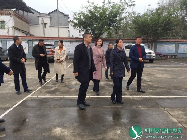 遂宁市教育体育局局长肖霞一行到唐家中学 开展教育教学调研