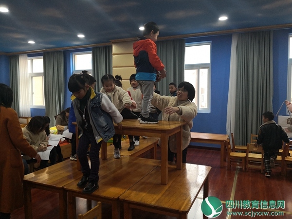 汶川二幼开展晨间体育锻炼观摩活动 (1).jpg