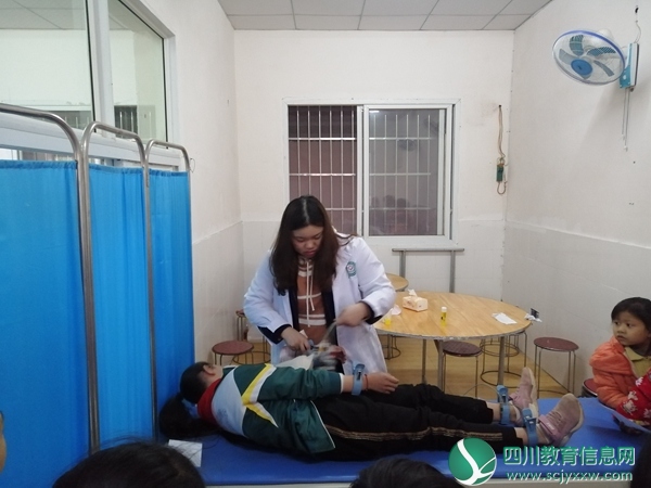2019.11.20兴旺小学建档立卡学生健康体检.jpg