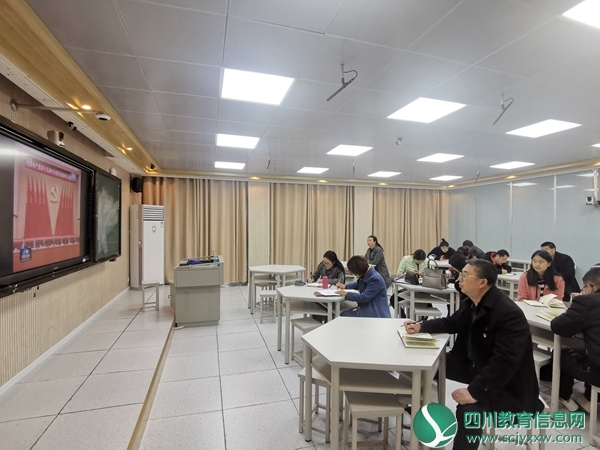 阿坝州外国语实验小学党支部 召开专题学习会议