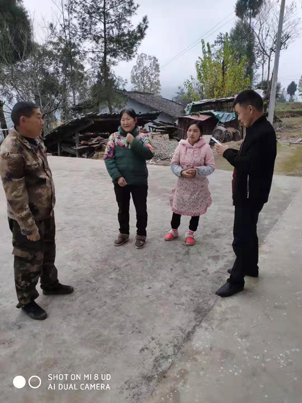 大兴小学杜刚老师入户培养政策明白人.jpg