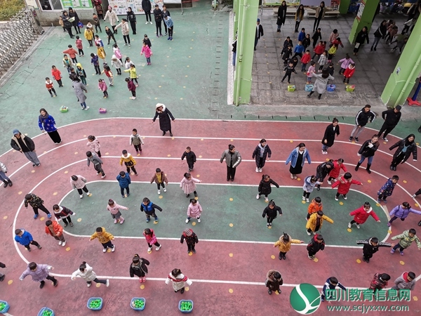  阿坝师范学院学生到汶川二幼开展见习活动