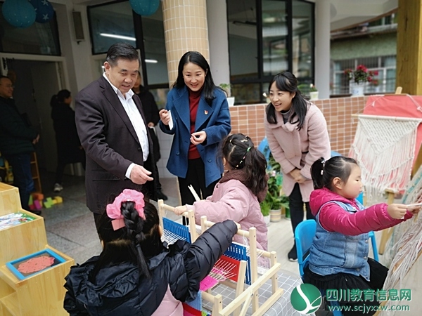 市委巡回指导组领导赴船山区顺城街幼儿园 调研主题教育开展情况