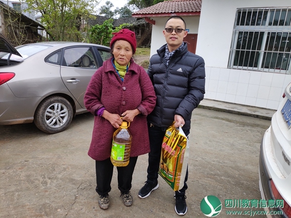 蓬溪县鸣凤镇吉星学校开展脱贫攻坚送温暖活动