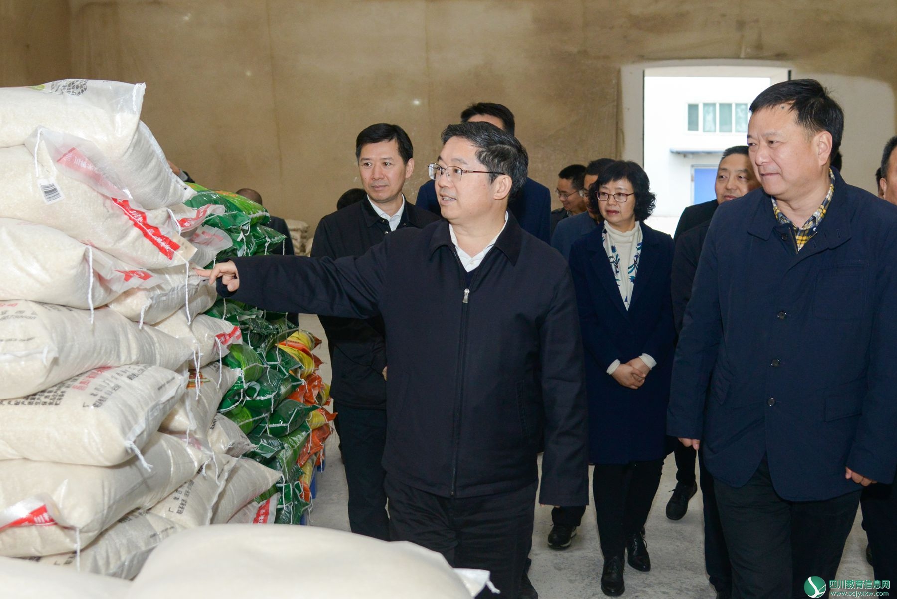 广安市委副书记、市长曾卿调研广安市学生食堂食品安全与营养健康平台