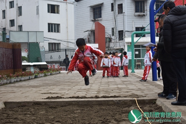 一年级男子跳远.JPG