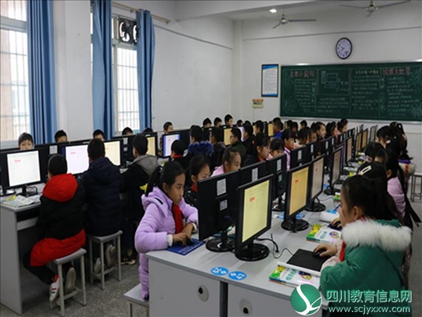 安居小学多种形式开展宪法宣传周活动
