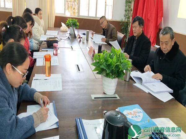 安居区三家镇中心幼儿园召开市级课题开题报告会2.jpg