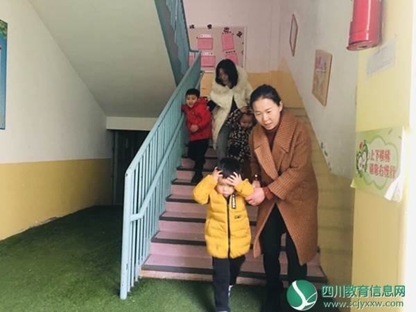 江油市东方红幼儿园开展地震应急活动