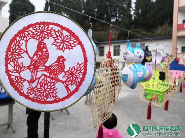 碑垭小学举办乡村少年宫成果展示