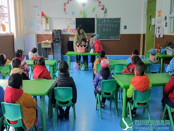 安居区三家镇中心幼儿园开展“珍惜水资源，人人争当节水大使”主题教育活动