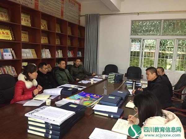 唐丽娟副主任做创建工作验收汇报.jpg